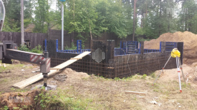 Армирование стен цокольного этажа и установка опалубки - 9