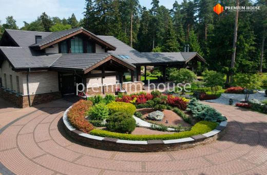 Загородное имение в Солнечном