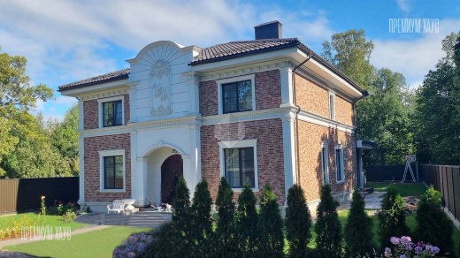 Классический коттедж К310 с бассейном