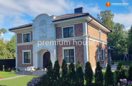 Классический коттедж К310 с бассейном